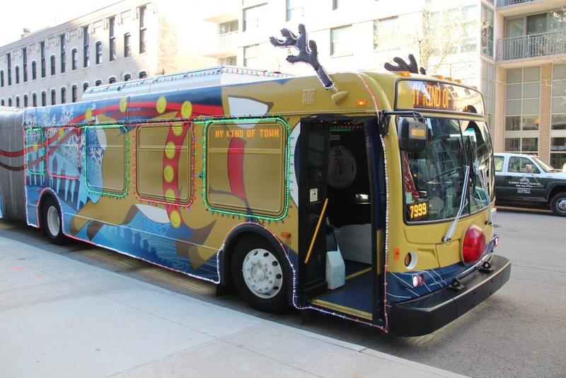 По Чикаго їздить різдвяний автобус