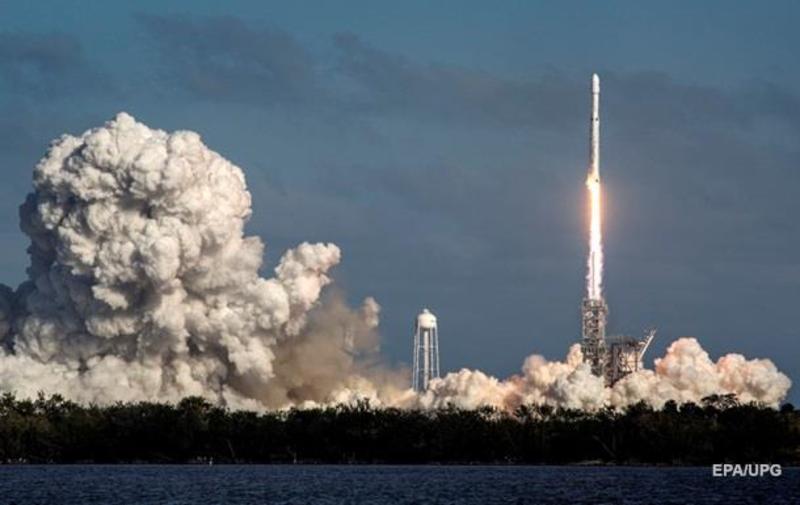 SpaceX запустила найпотужнішу у світі ракету