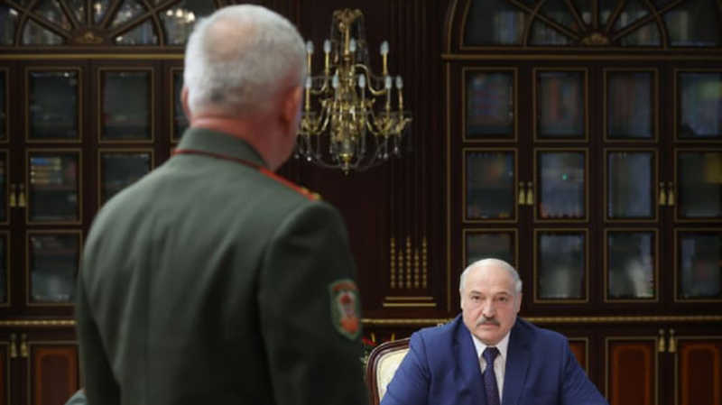 Лукашенко доручив силовикам "закрити кожен метр кордону"