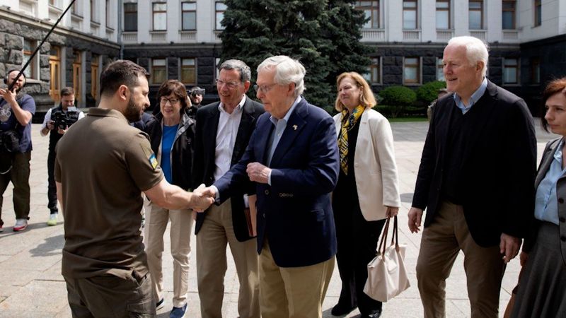 Американські сенатори прибули в Київ з неоголошеним візитом