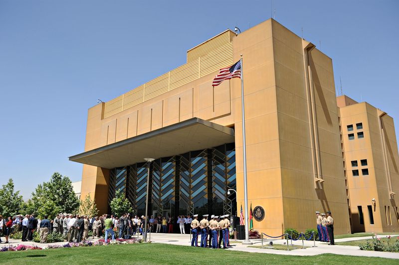 Посольство США в Кабулі закликало американців утриматися від поїздок до аеропорту