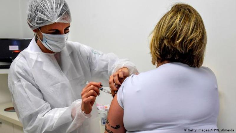 У Бразилії помер один з добровольців, на якому тестували вакцину від коронавірусу