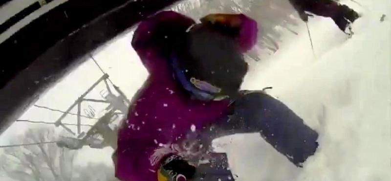 Захопленого селфі-палицею сноубордиста збив підйомник (відео)