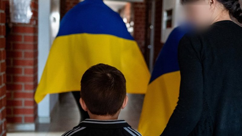 Ще трьох українських дітей з родинами повернули з окупації