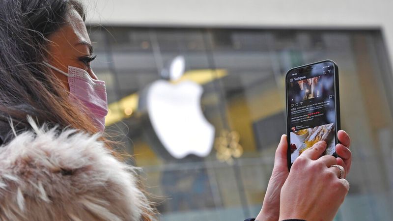 Apple запустила функцію розблокування iPhone обличчям у масці