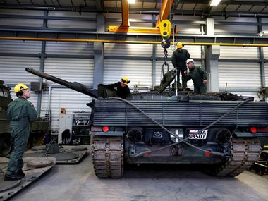 Польща хоче скоротити час навчання українських військових на танках Leopard