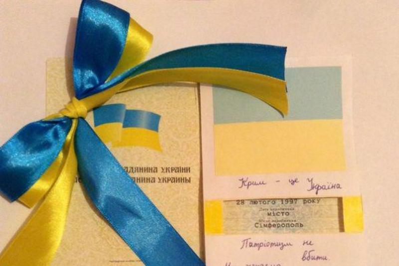 Мешканці Криму влаштували патріотичний флешмоб “Хочемо додому” (фото)