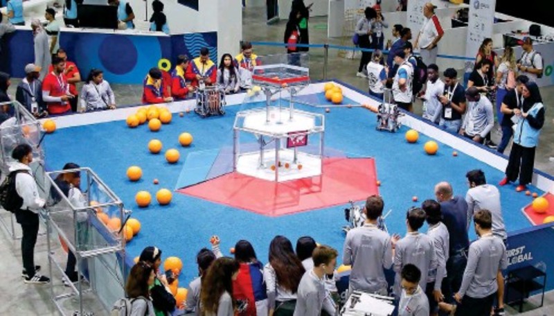 У Дубаї пройшли змагання роботів-прибиральників