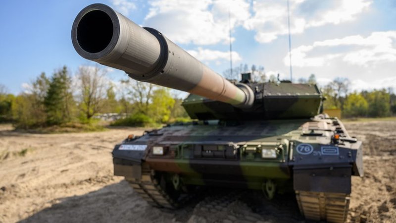 Офіційно: Німеччина погодила передачу Україні танків Leopard 2