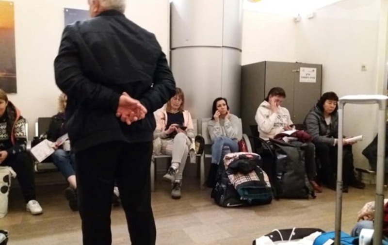 В аеропорту Ізраїлю утримували 140 українців