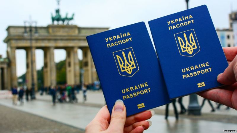 Український паспорт покращив свої позиції в світовому рейтингу