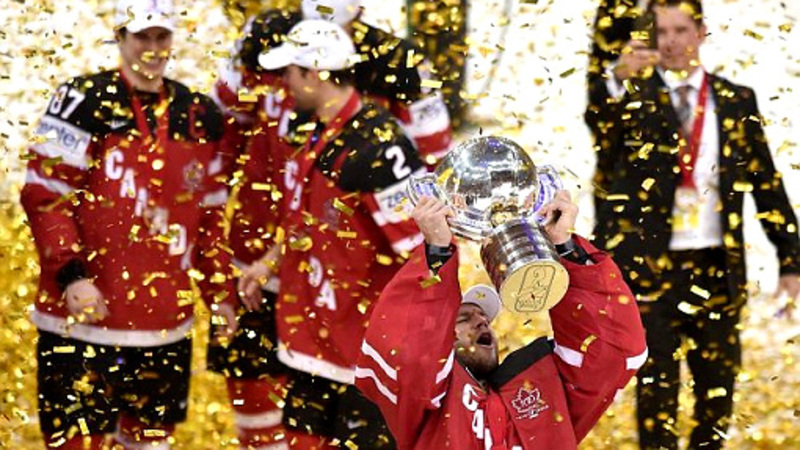 Збірна Росії з хокею пішла з льоду під час нагородження канадців