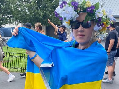 У США вболівальницю змусили залишити турнір з тенісу через український прапор
