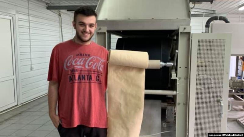 Український студент готується запустити першу в світі лінію з переробки листя на папір