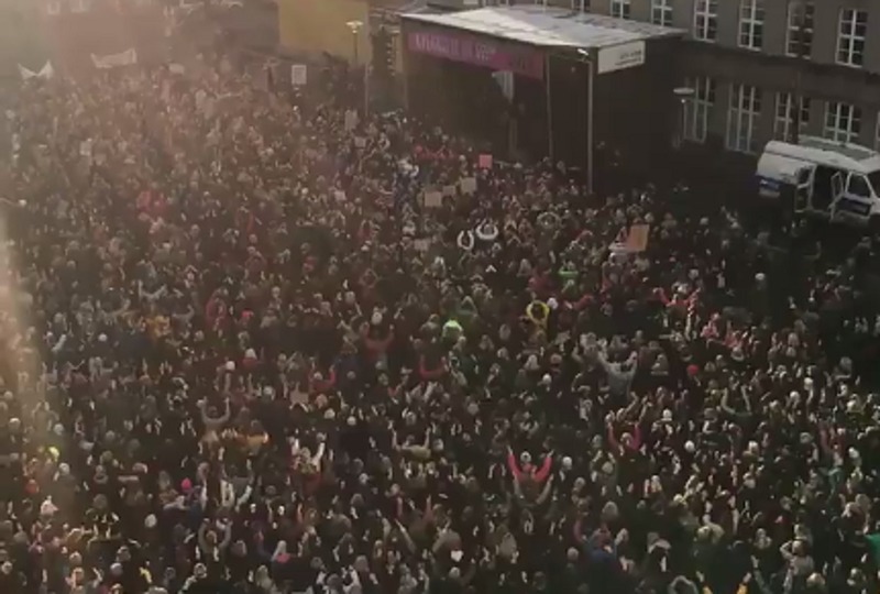 Жінки Ісландії вийшли на масовий протест проти дискримінації