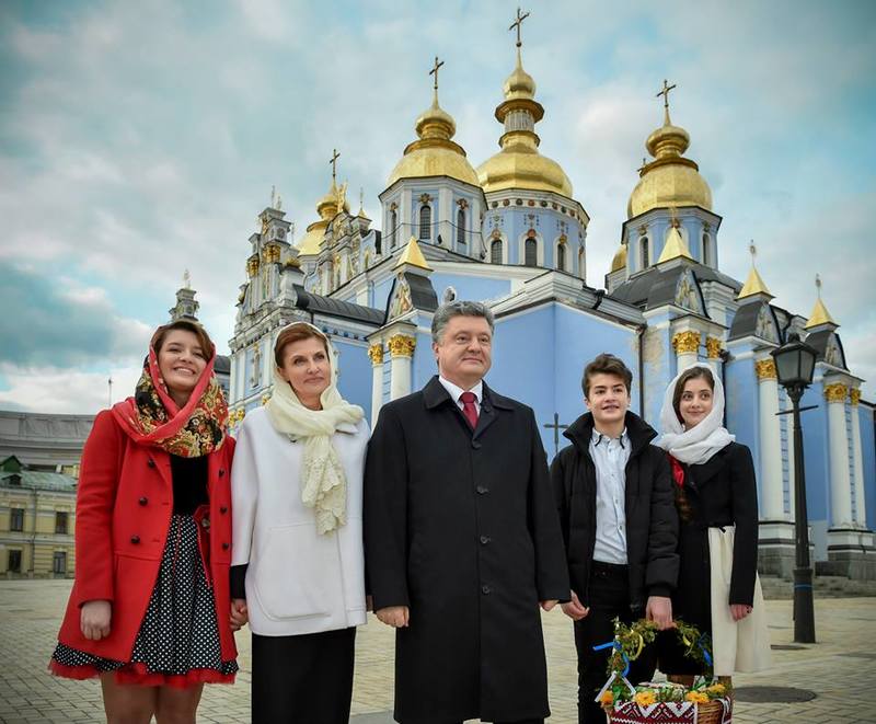 Порошенко привітав українців з Великодніми святами