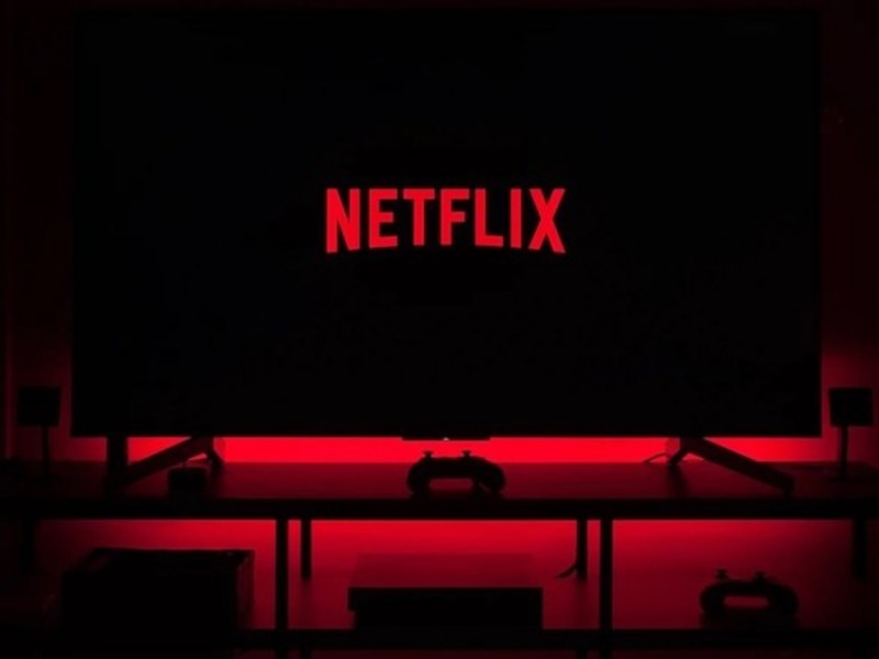 Що Netflix  відповів міністру культури щодо образу українок в серіалі “Емілі в Парижі”