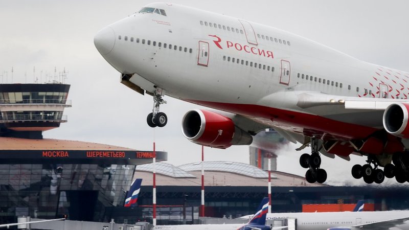 Росіяни розкупили всі авіаквитки за кордон - ЗМІ