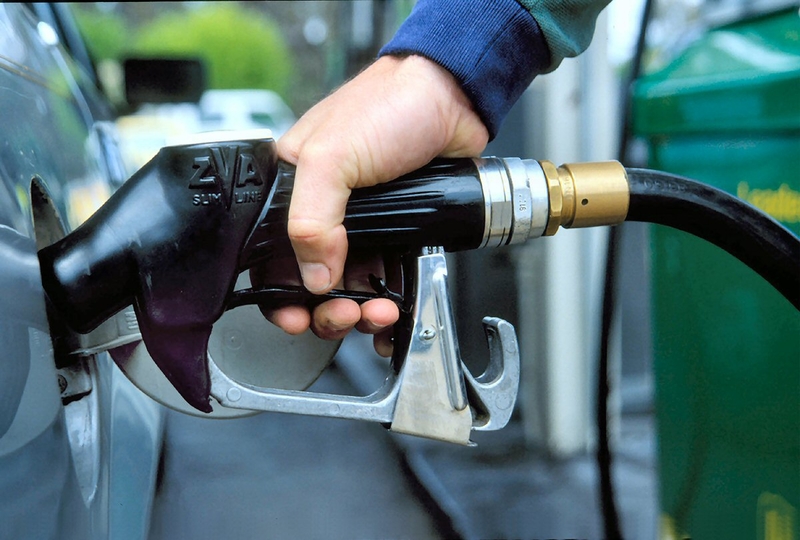 Ціни на бензин в США рекордно впали