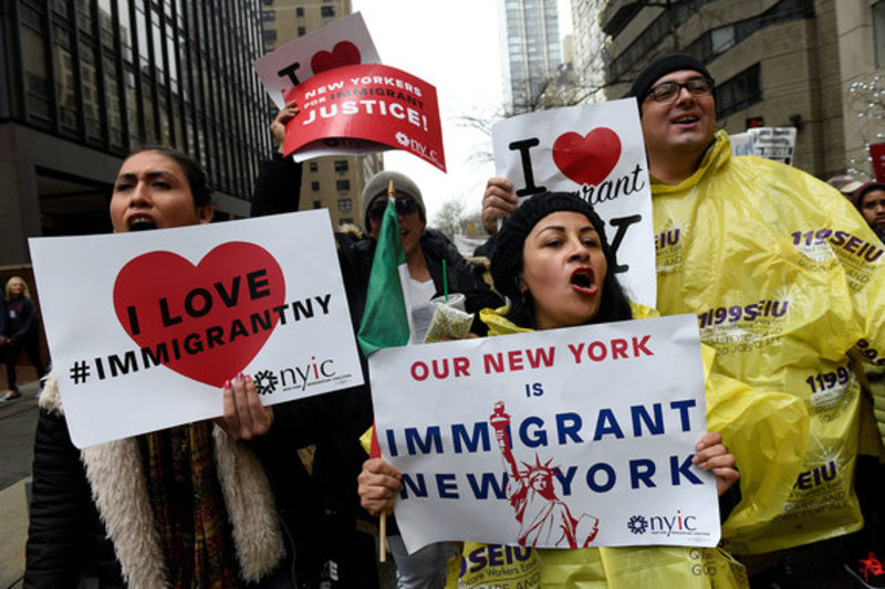 З Нью-Йорка виганяють іммігрантів