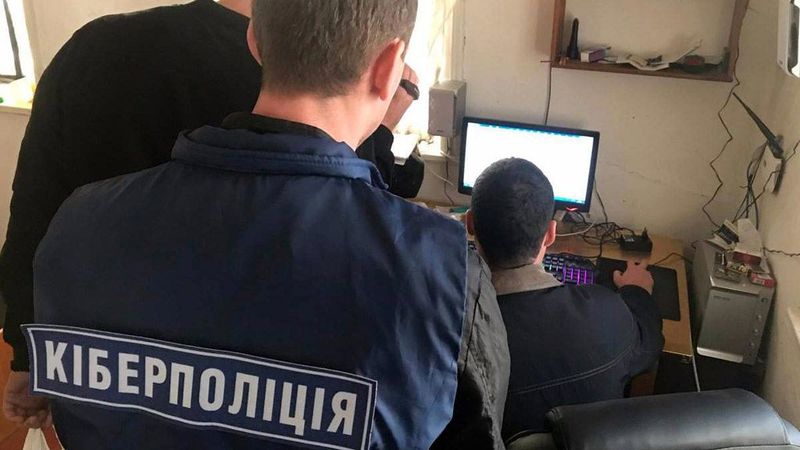Українець за допомогою вірусів майнив криптовалюту