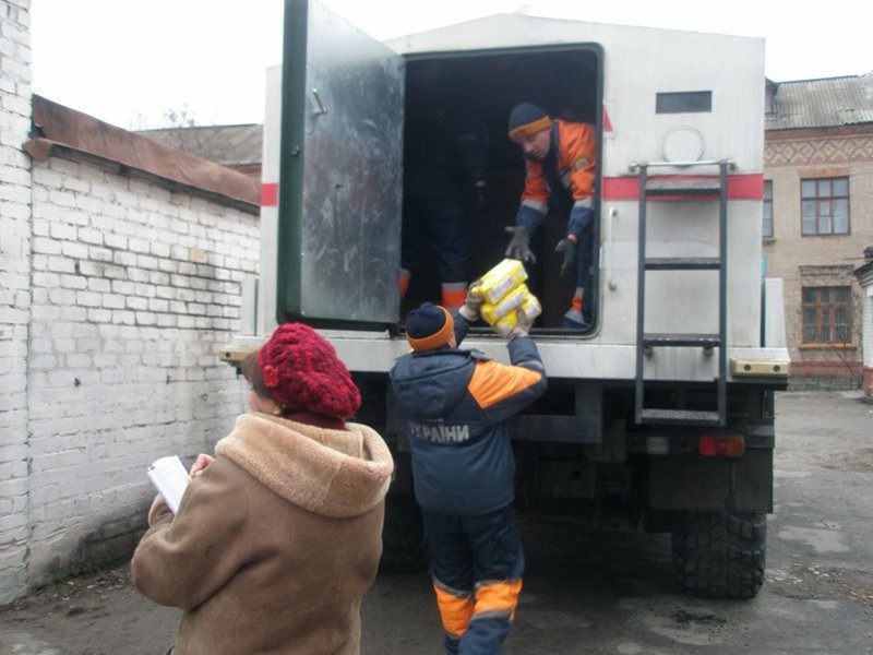 Рятувальники продовжують доставляти гуманітарну допомогу на схід України