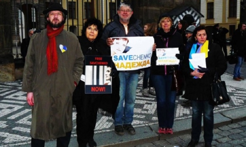 Українська громада в Празі провела пікет на підтримку Савченко