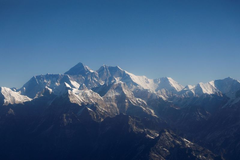 Альпіністи з США і Гонконгу встановили нові рекорди на Евересті