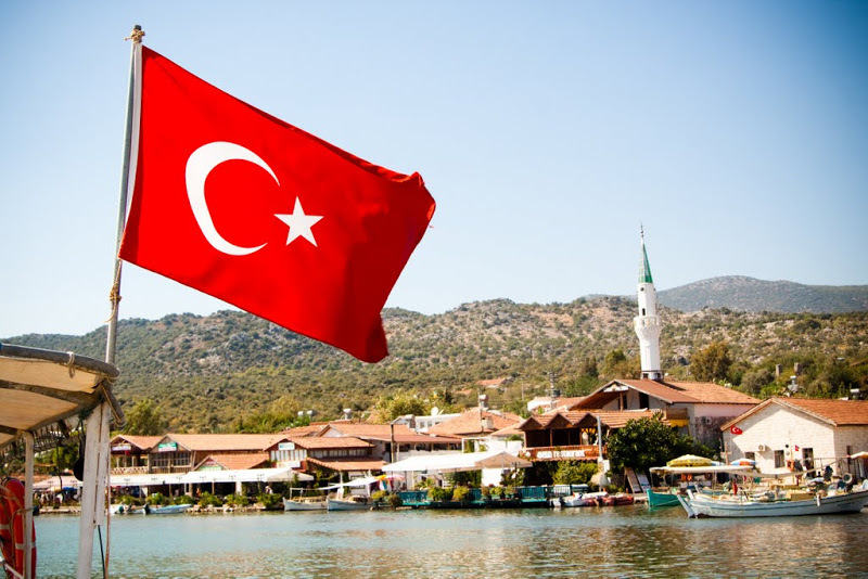 Туреччина збільшила термін безвізового перебування для громадян України