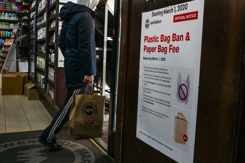 У Нью-Йорку почнуть штрафувати за продаж пластикових пакетів