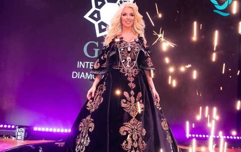 Українська дизайнерка створила сукню за півмільйона доларів