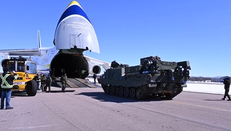 Канада відправила Україні броньовані машини Bergepanzer 3