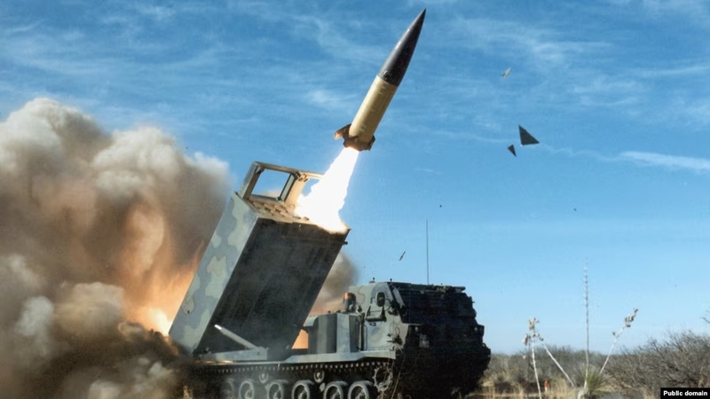 США у березні таємно передали Україні далекобійні ракети ATACMS – Reuters