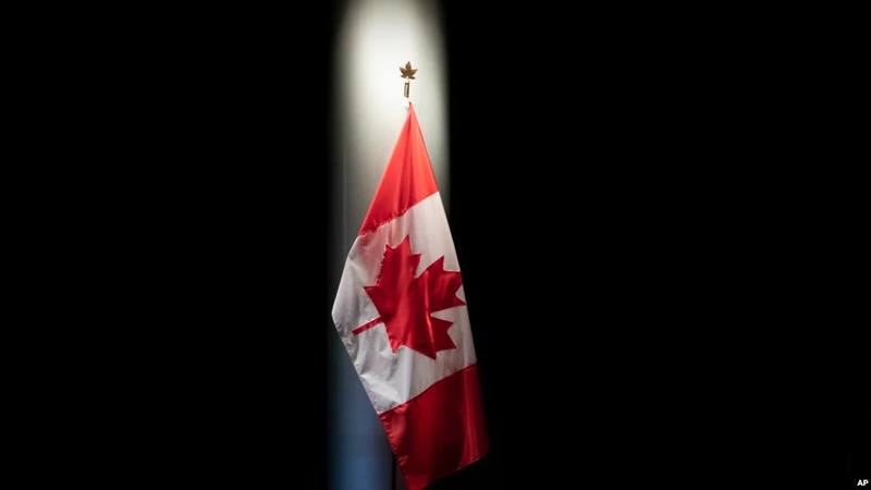 Житель Мінська отримав арешт за те, що вивісив у вікні прапор Канади