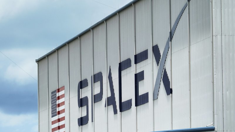SpaceX Ілона Маска будує мережу супутників для розвідки США — Reuters