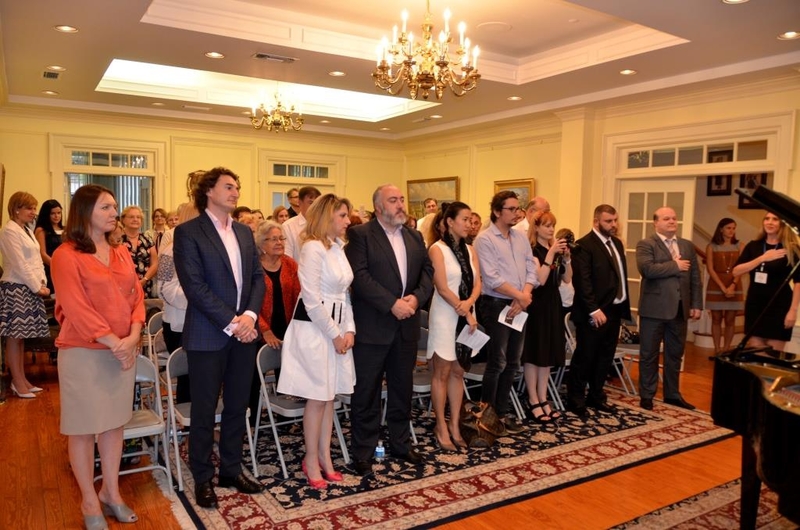 В Посольстві України в США пройшов благодійний вечір – концерт українського піаніста Павла Гінтова