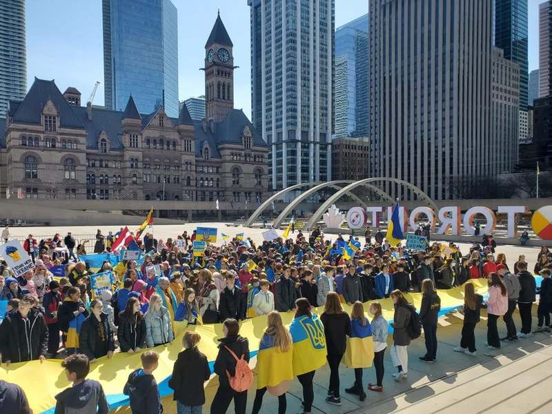 Студенти у Торонто вийшли підтримати Україну: фото
