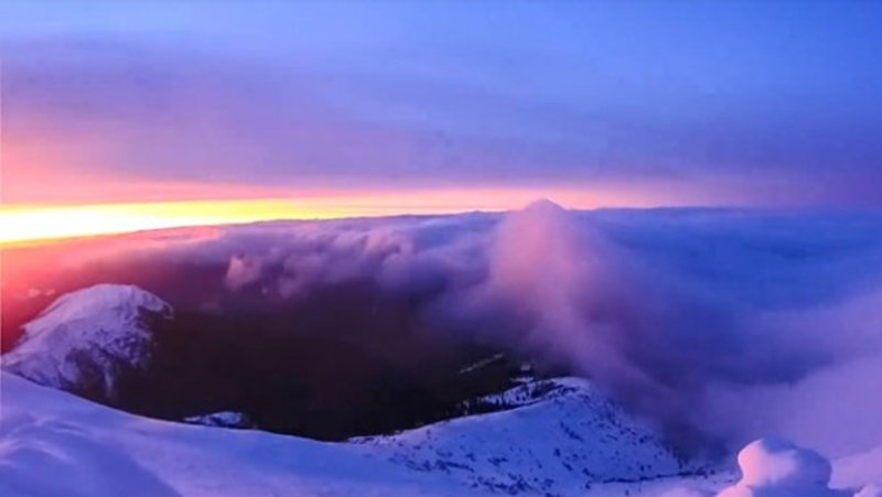 Світанок на горі Піп Іван зняли в режимі time-lapse