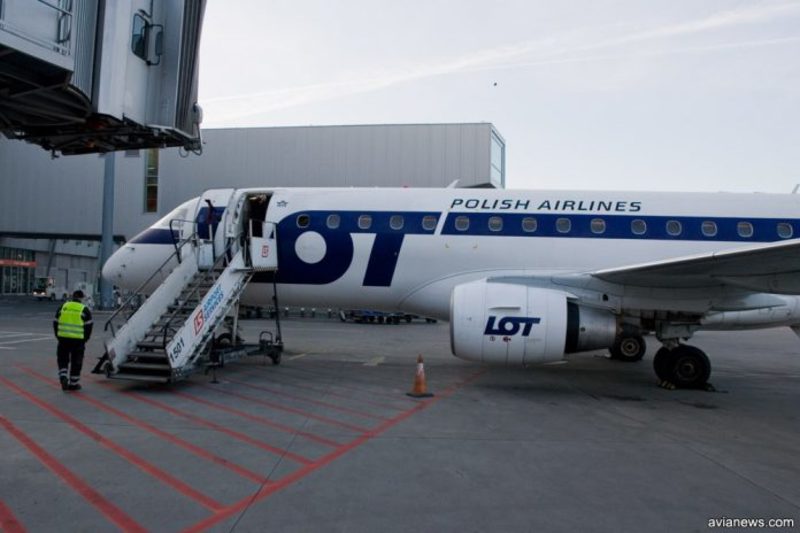 Авіакомпанія LOT відтермінувала міжнародні перельоти