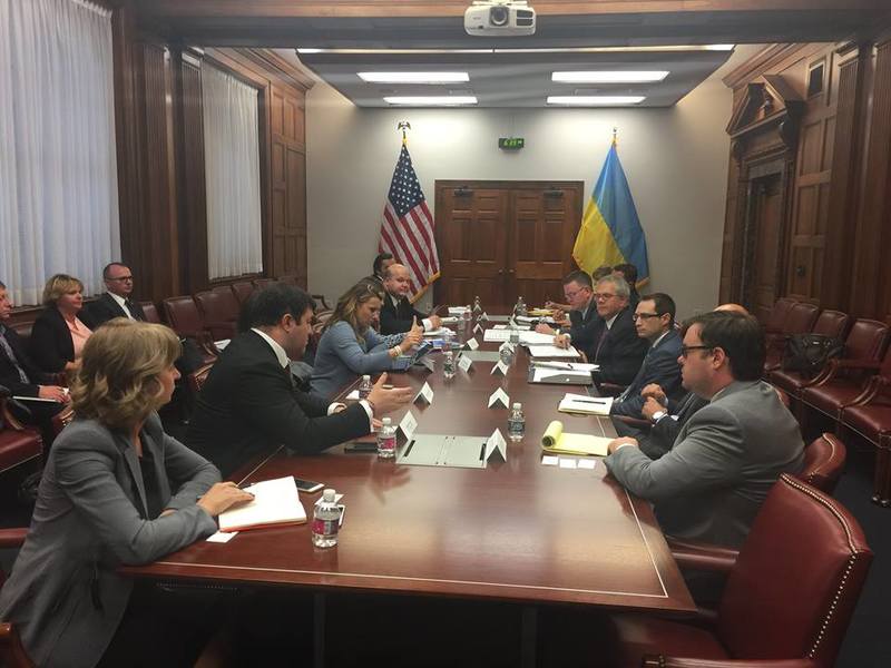Українська урядова делегація розпочала роботу у Вашингтоні