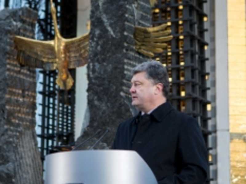 Poroshenko sees “terrible analogies” between Holodomor and the Donbas war