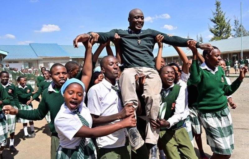 Вчитель з африканського села отримає $ 1 млн від благодійного фонду